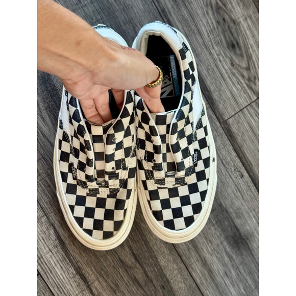 Vans Acer Ni Women’s Size 6.5 (fits more like 6) Retail $90 Reselling for More - Picture 8 of 9